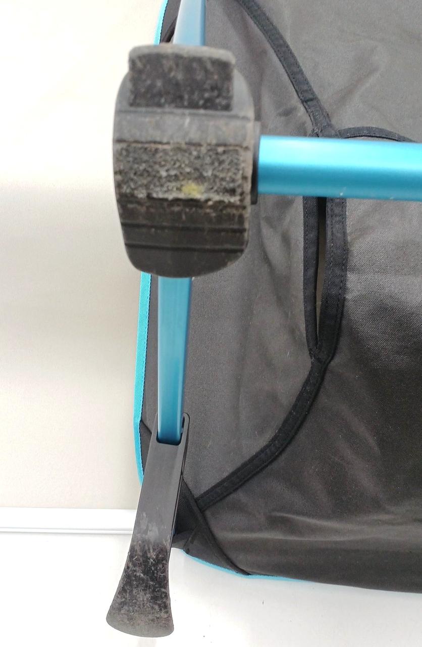 足裏キズ、汚れあり