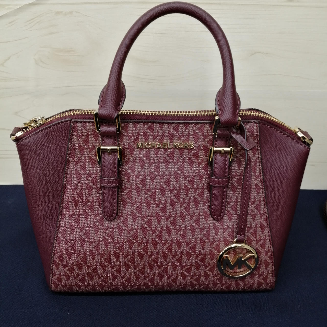 内側使用感あります。
付属品ありません。