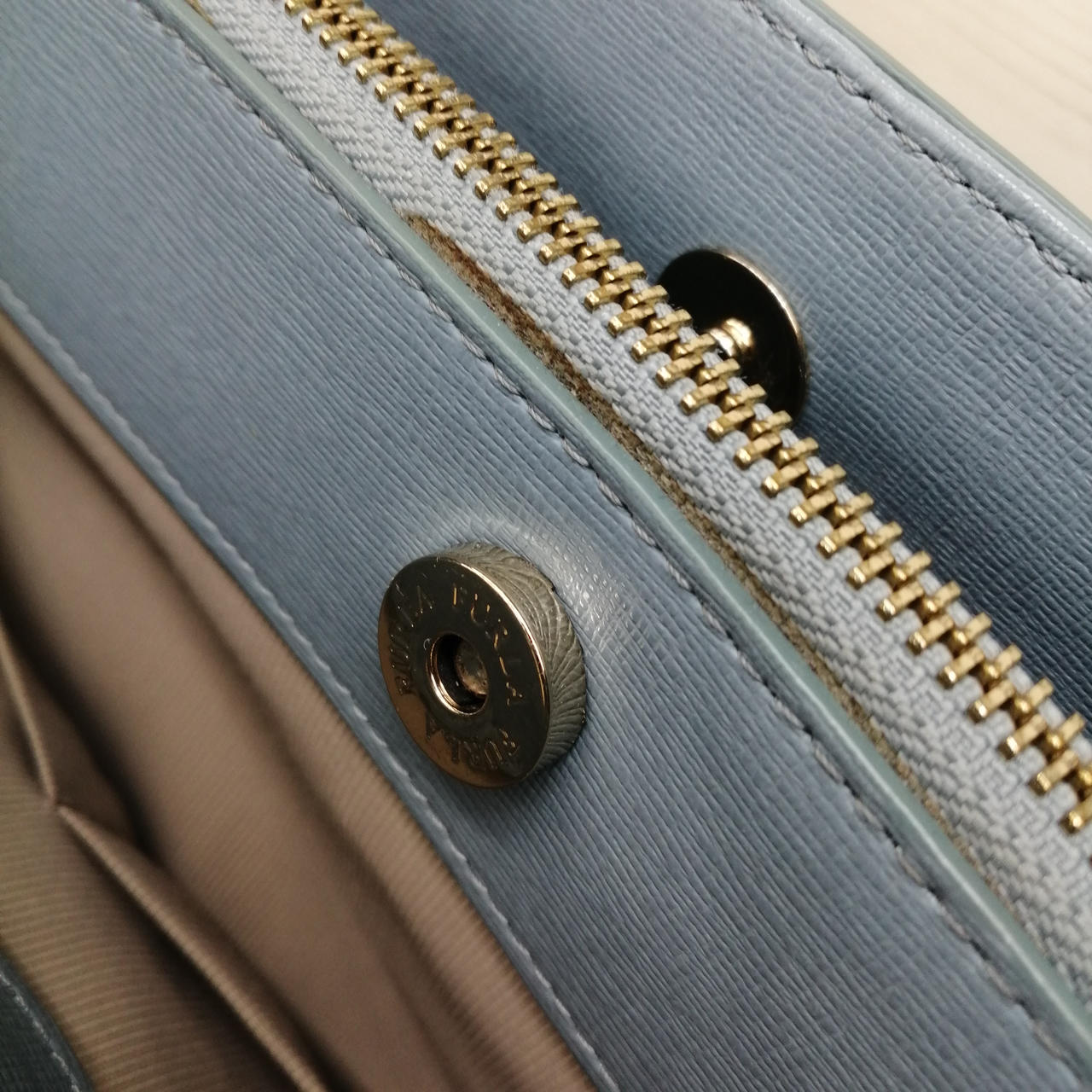 ファスナー部分汚れあり