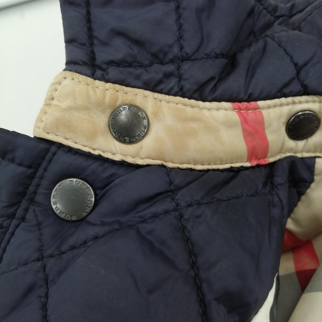 首周り汚れあり