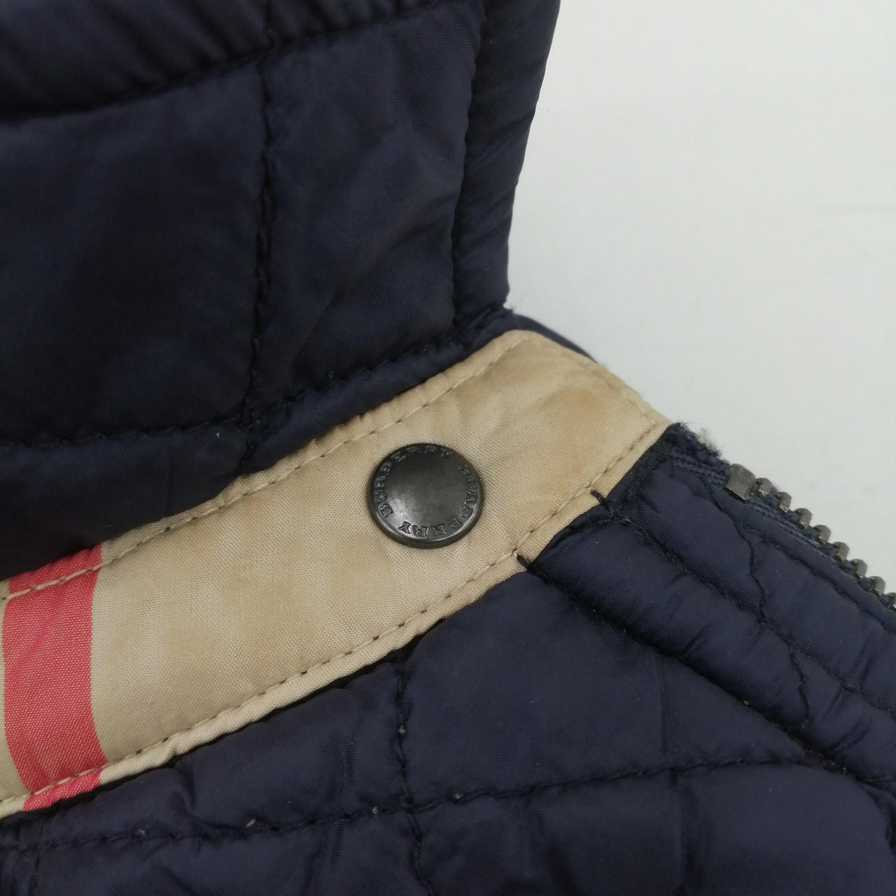 首周り汚れあり