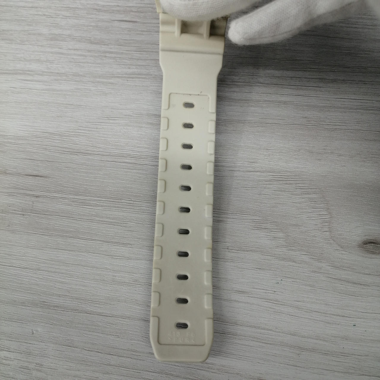 ベルト部分に黄ばみあり