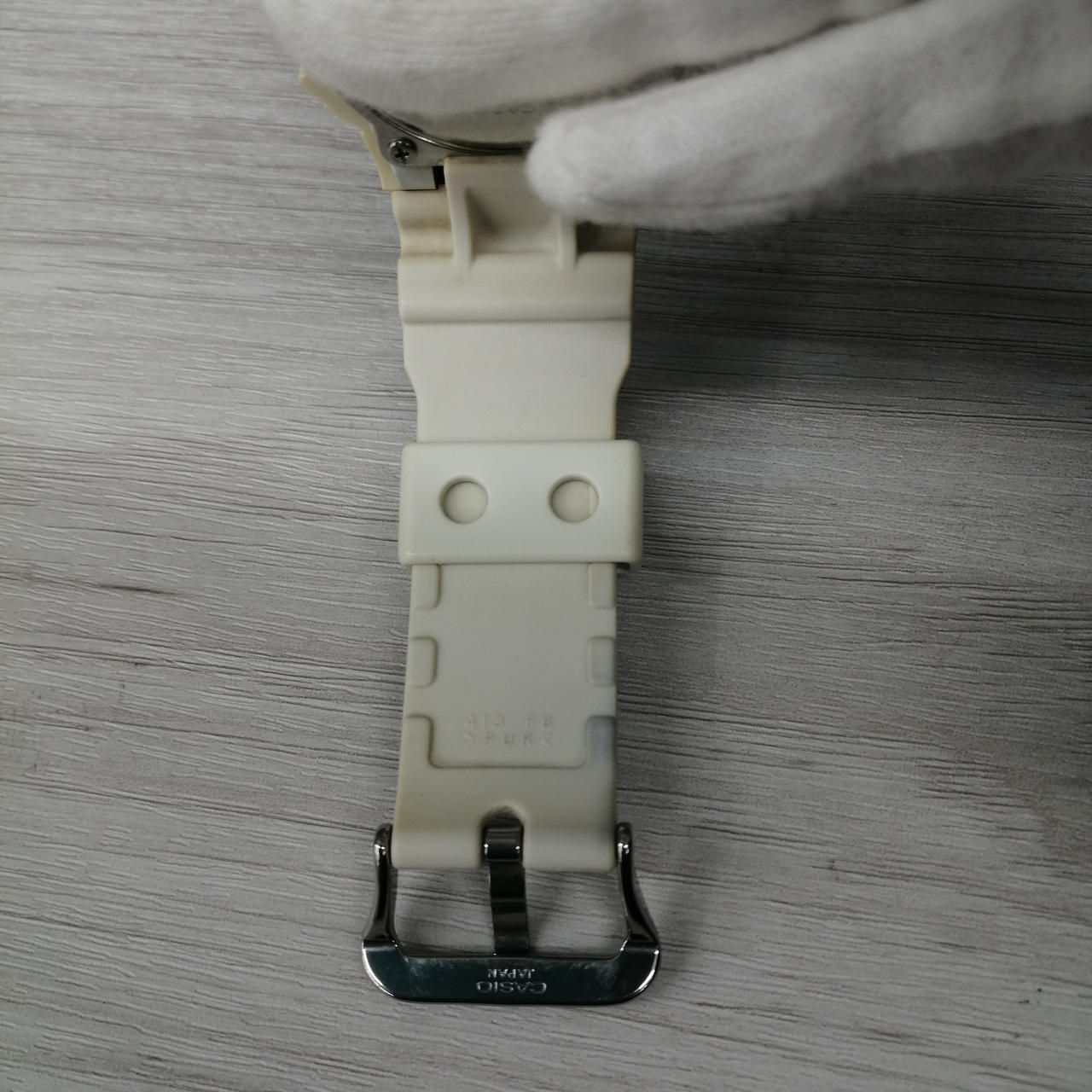 ベルト部分に黄ばみあり