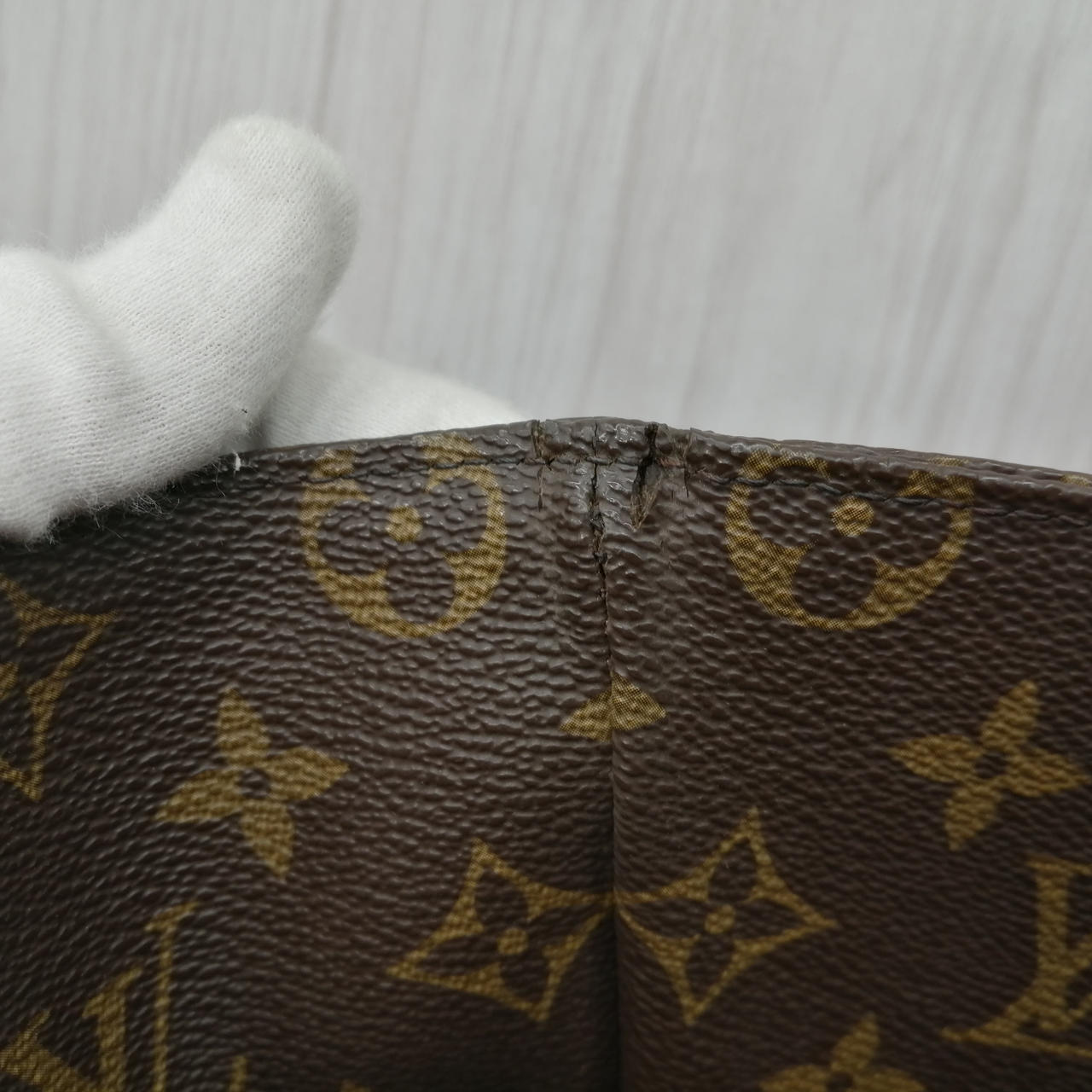 反対側サイド部分も破れあり