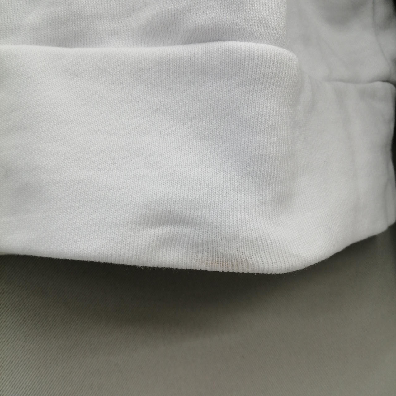 背面裾シミあり