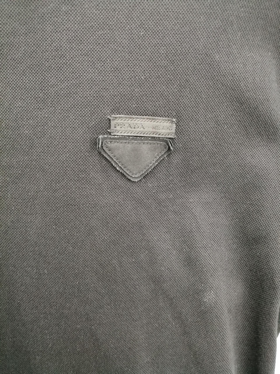 ロゴ付近に汚れあり