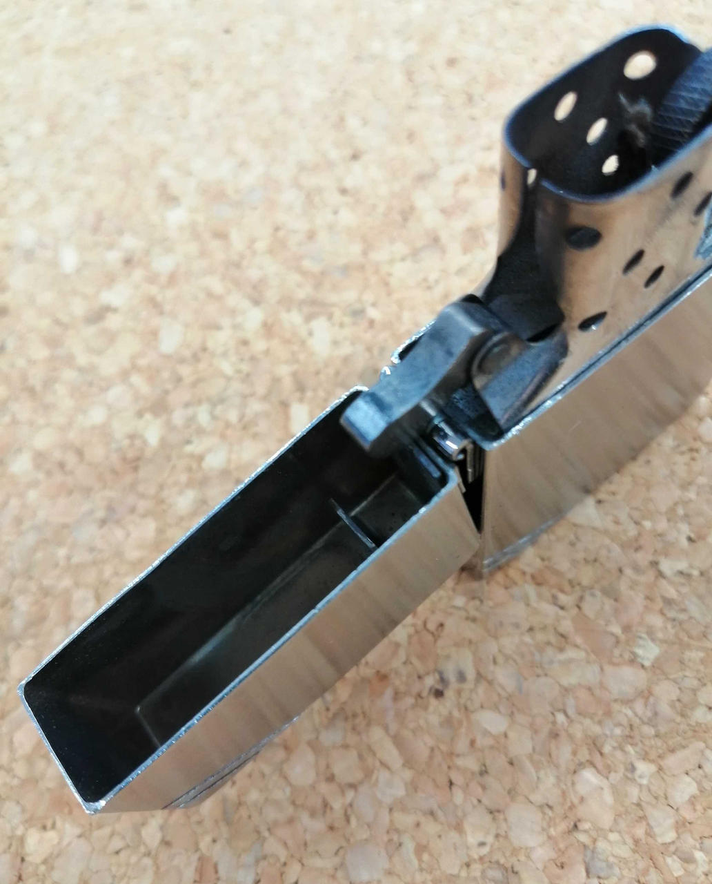 ヒンジぐらつきあり