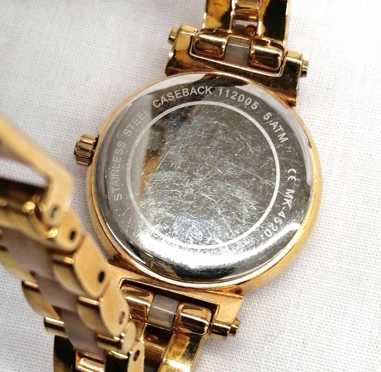 細かい傷、使用感あり