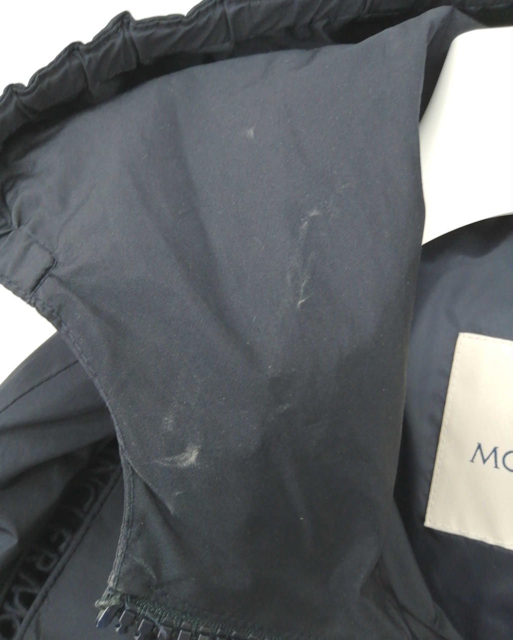 汚れ箇所有りますが、クリーニングで落ちる