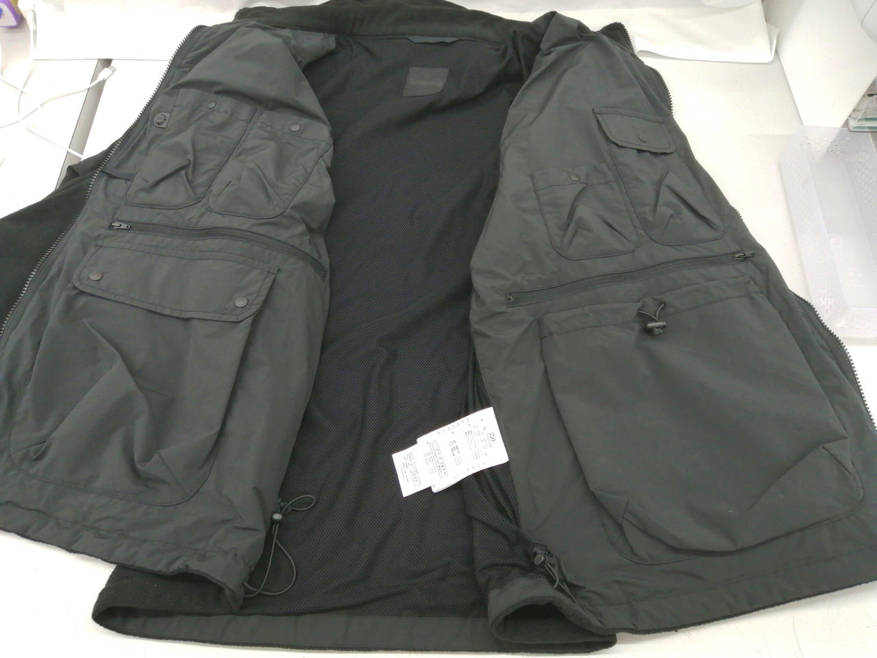 内側に多数の収納ポケットを装備！