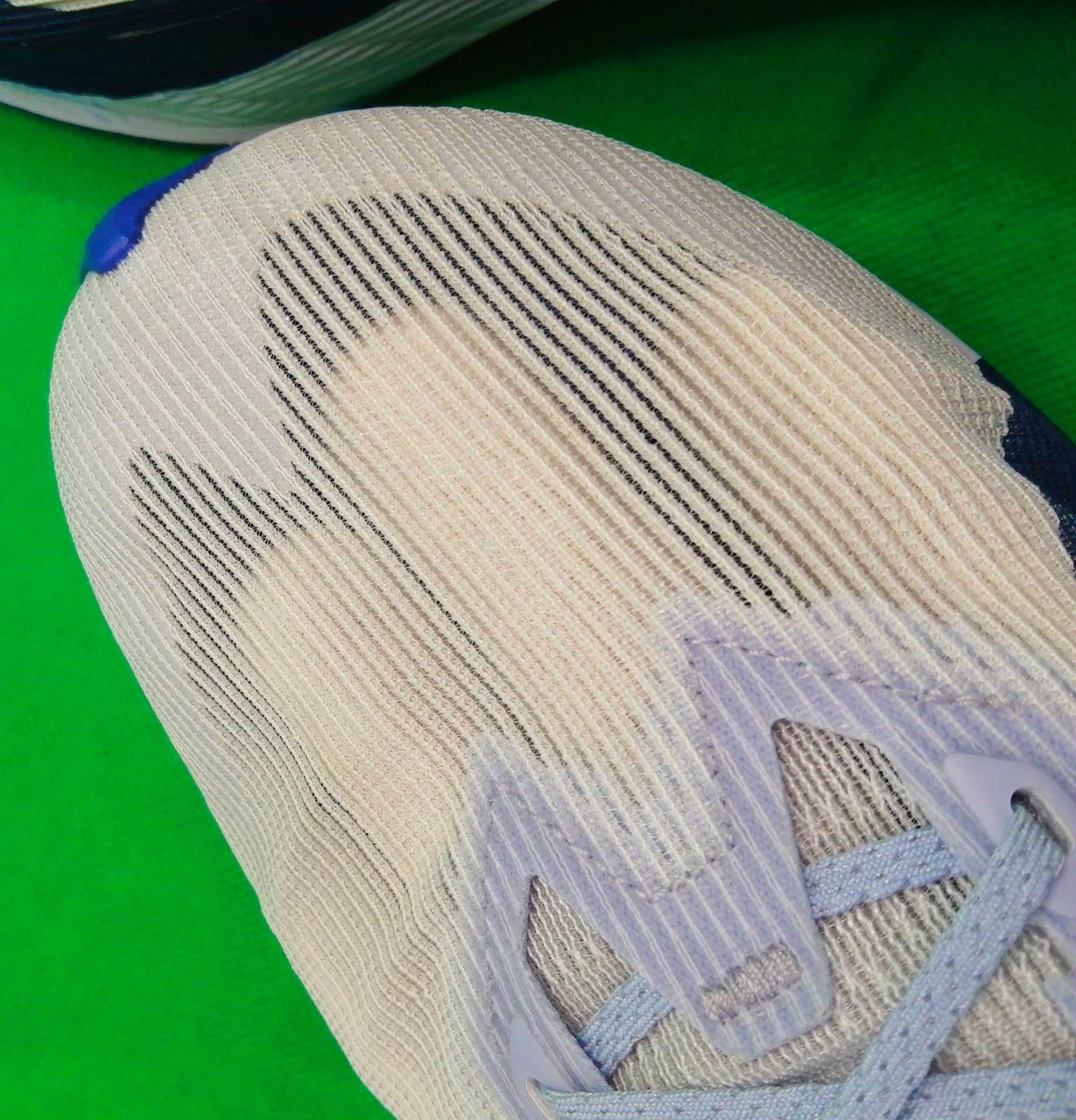 中が透けるシアー素材を採用!!