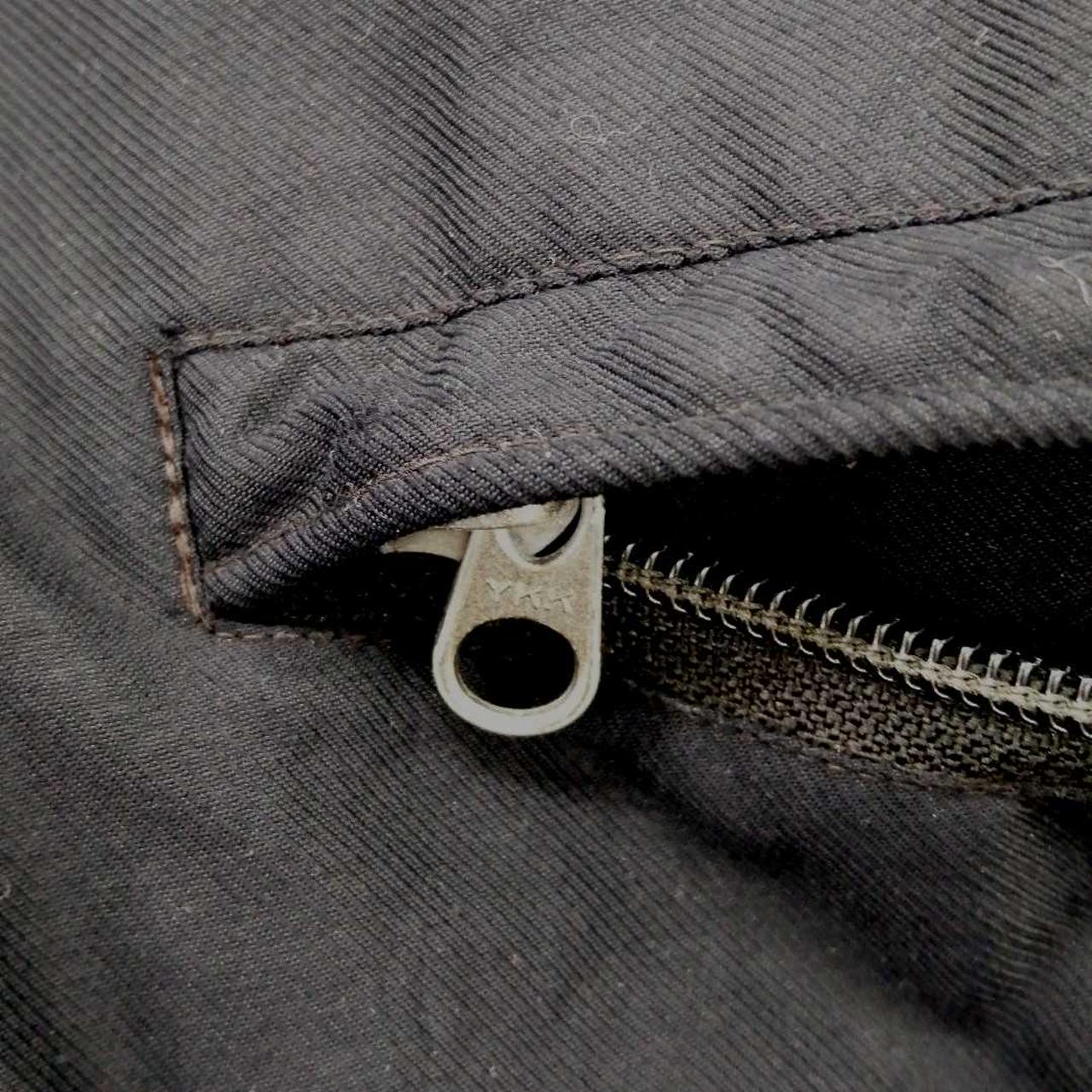 ポケットのファスナー引き手取れています