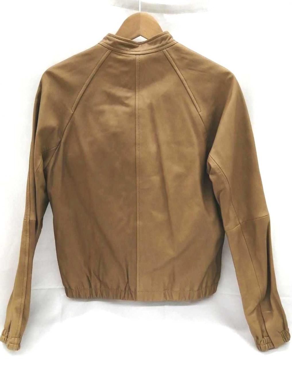 背中側、左右で若干明るさが違います