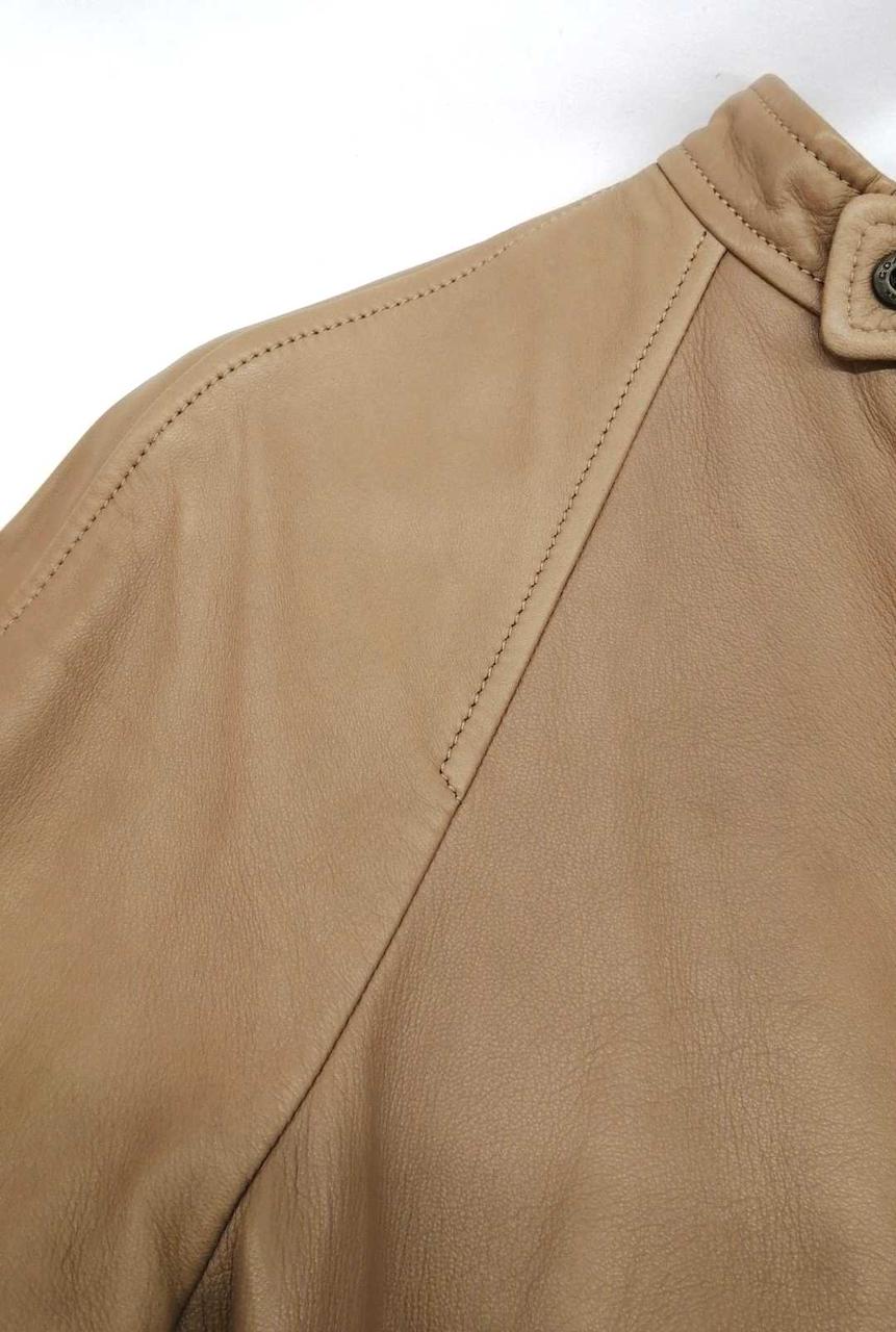 右腕部分も他やり明るい色になっています