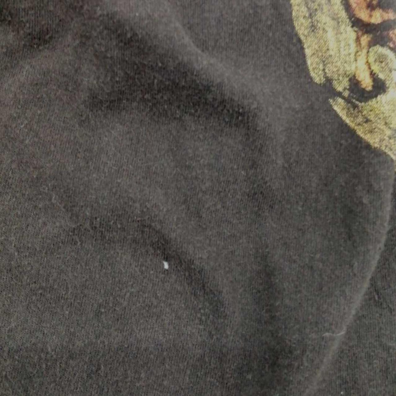 右腹部に穴有り