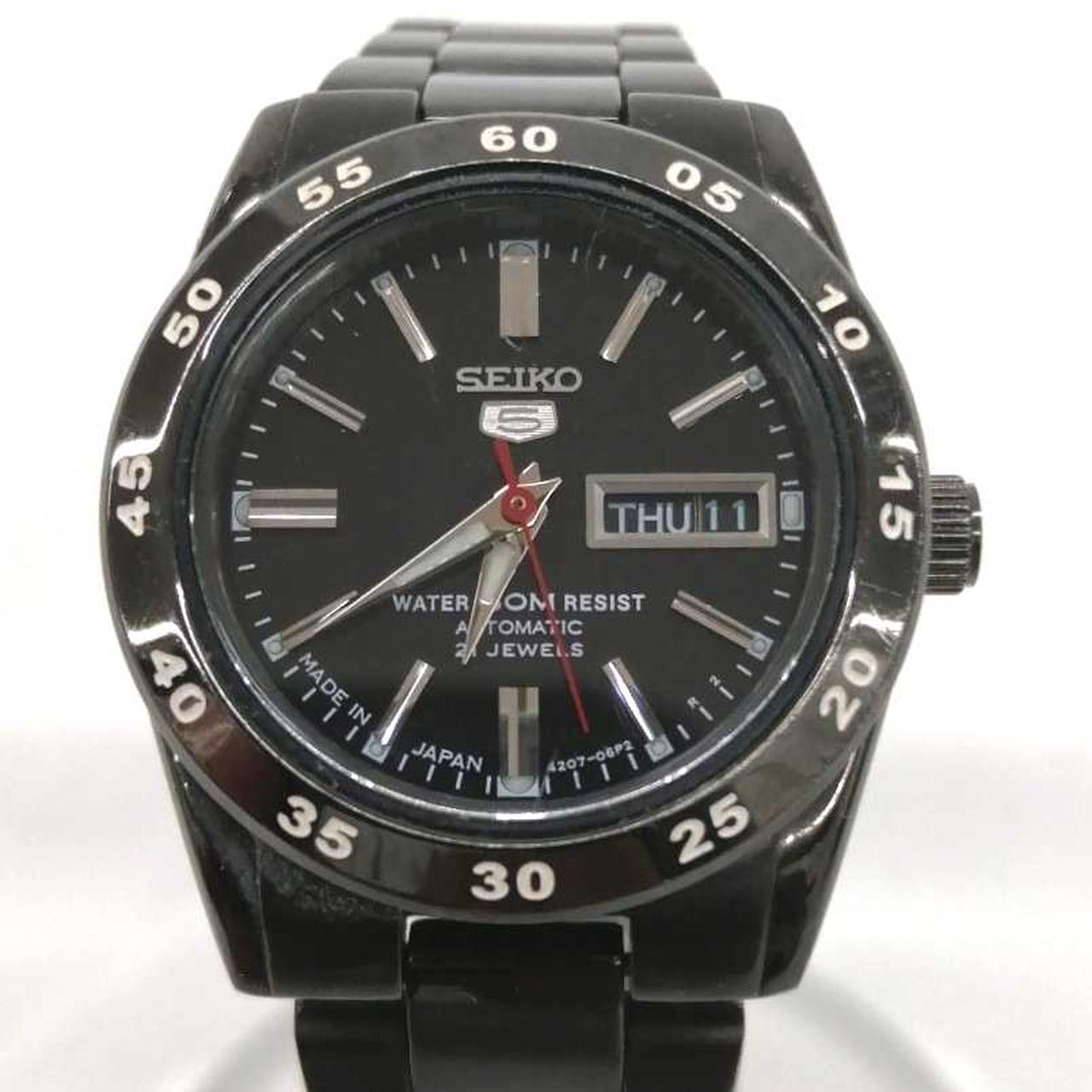 12時、6時付近に少しキズがあります