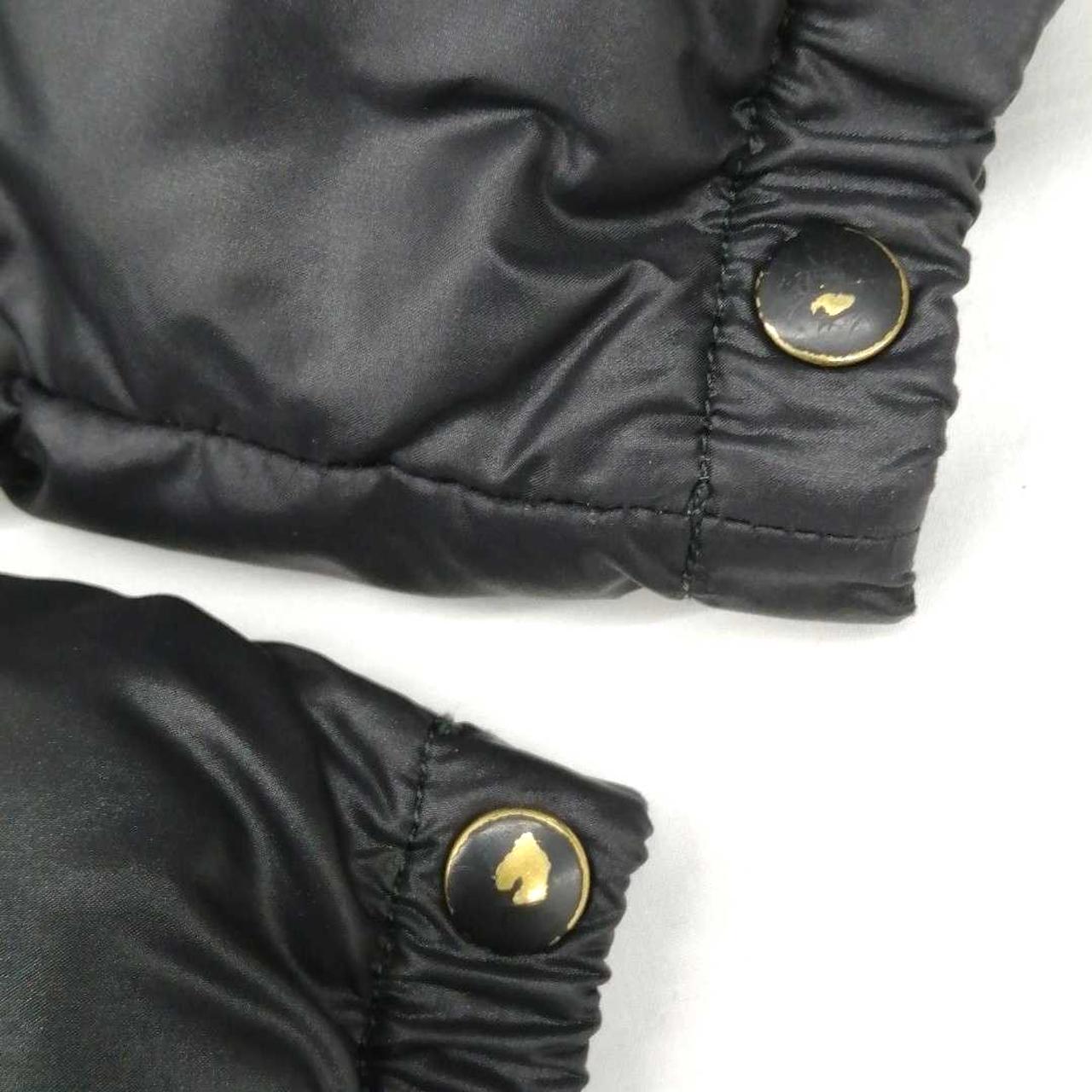 袖口のボタンに塗装ハゲ有り