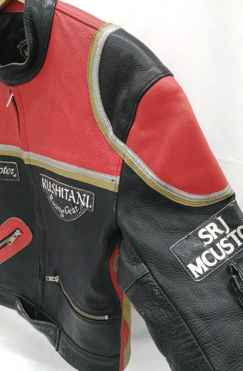 胸と肩付近のワッペン剥がれ有り