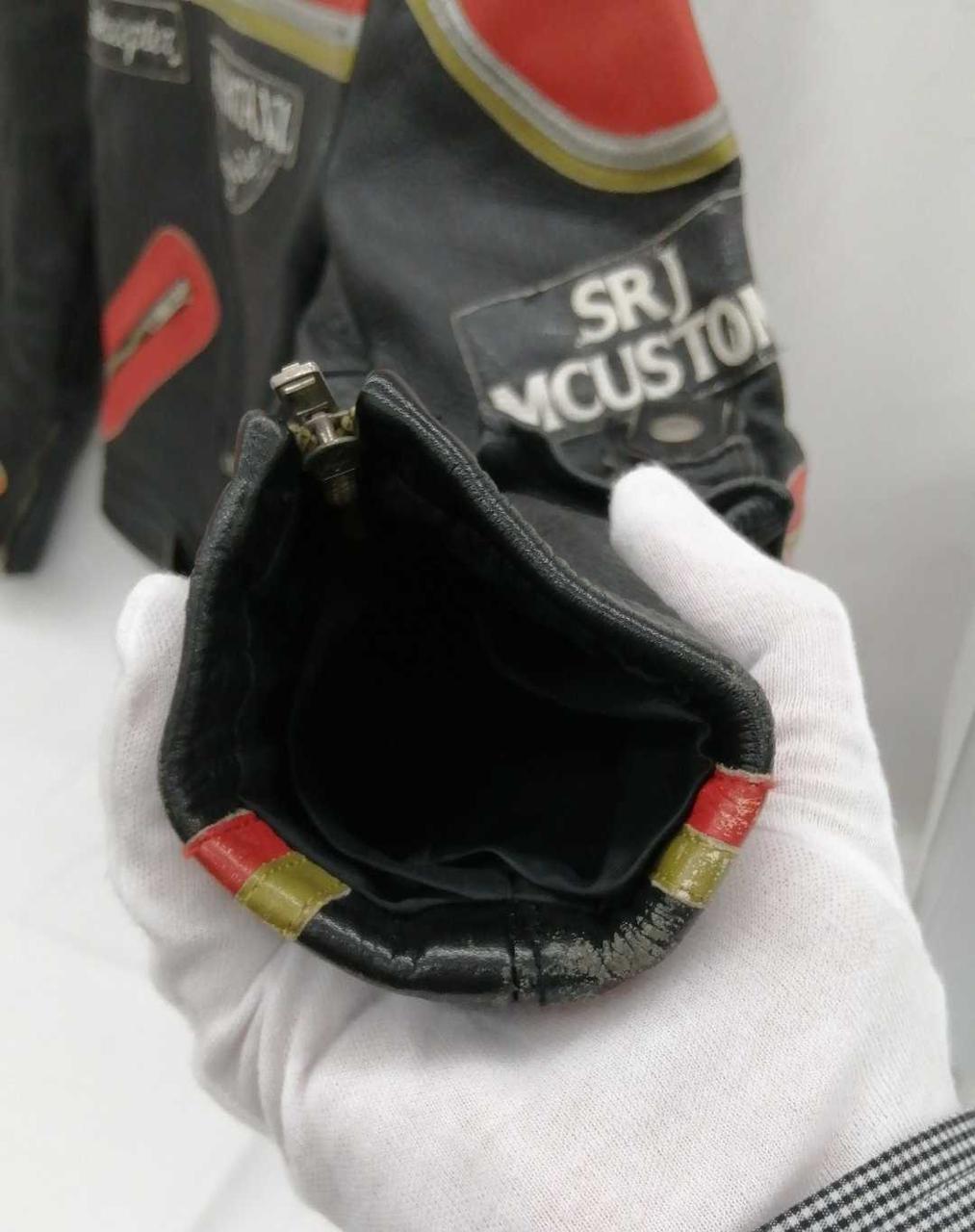 右同様袖口に剥がれ有り