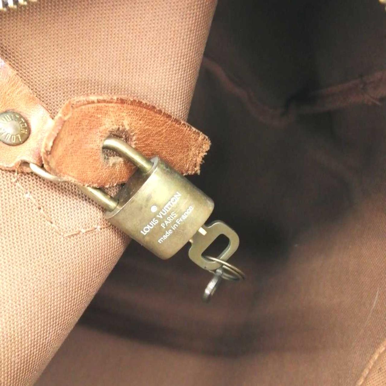 ちぎれたファスナー引き手とカデナ有ります