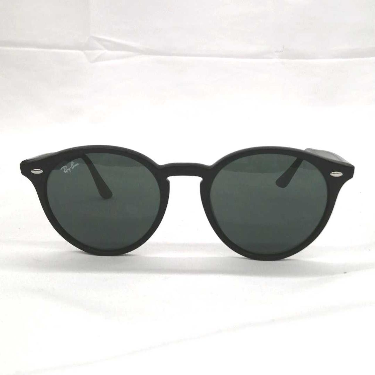 左のつるが若干歪んでいます