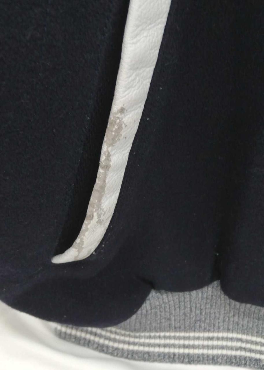 ポケット一部剥がれ有り