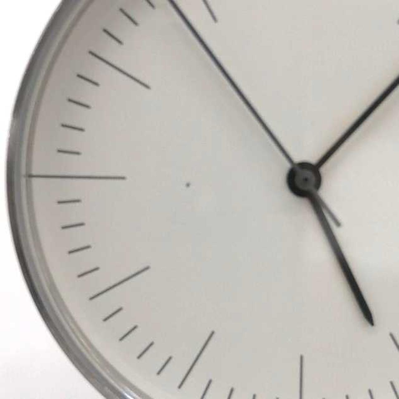 9時付近、文字盤内に汚れが有ります