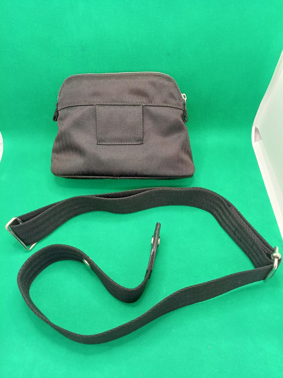 ベルトを外してポーチ単体での使用も可能。