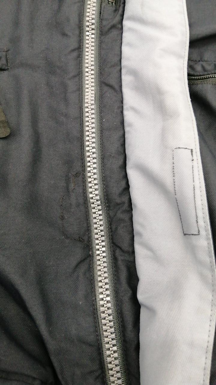 マジックテープ剥がれています