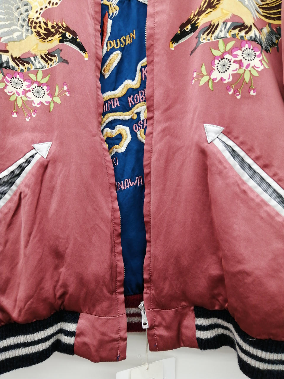 こちら側はチャックが閉まりません。