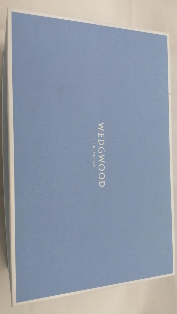 箱の蓋左下に薄い汚れあり