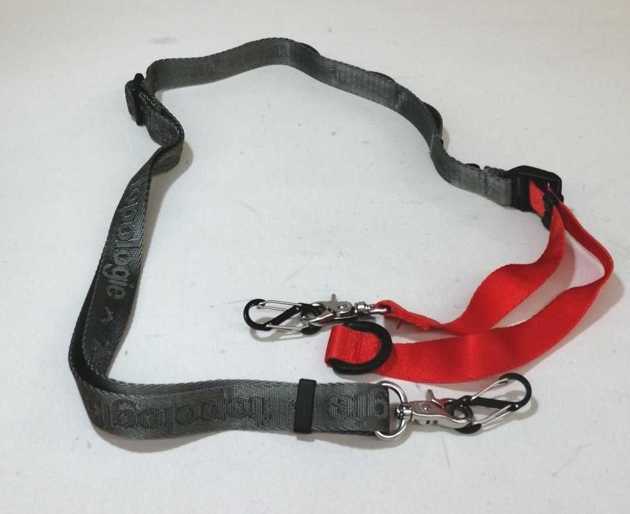 ストラップ付きです