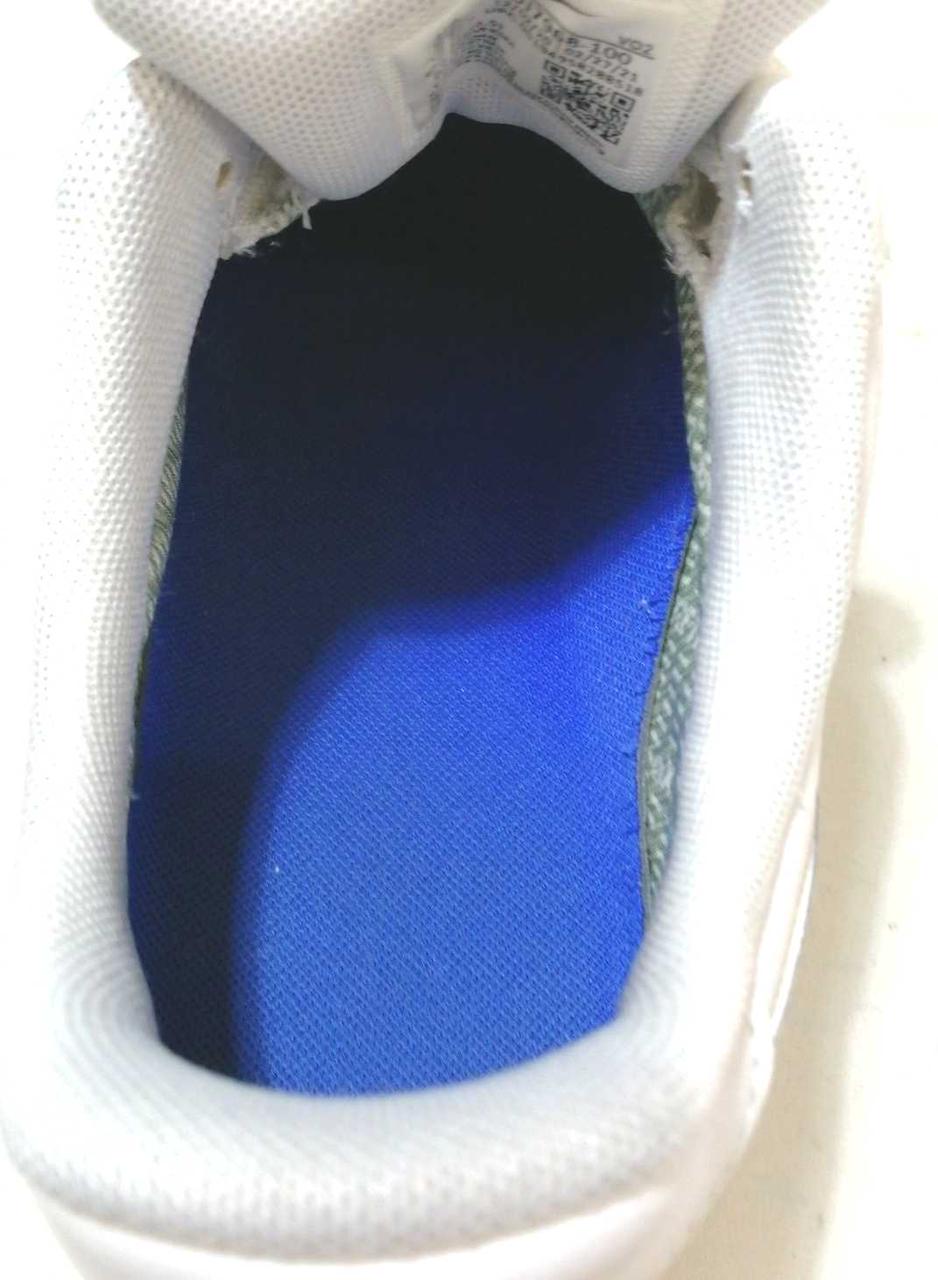 中のインソールに汚れありません