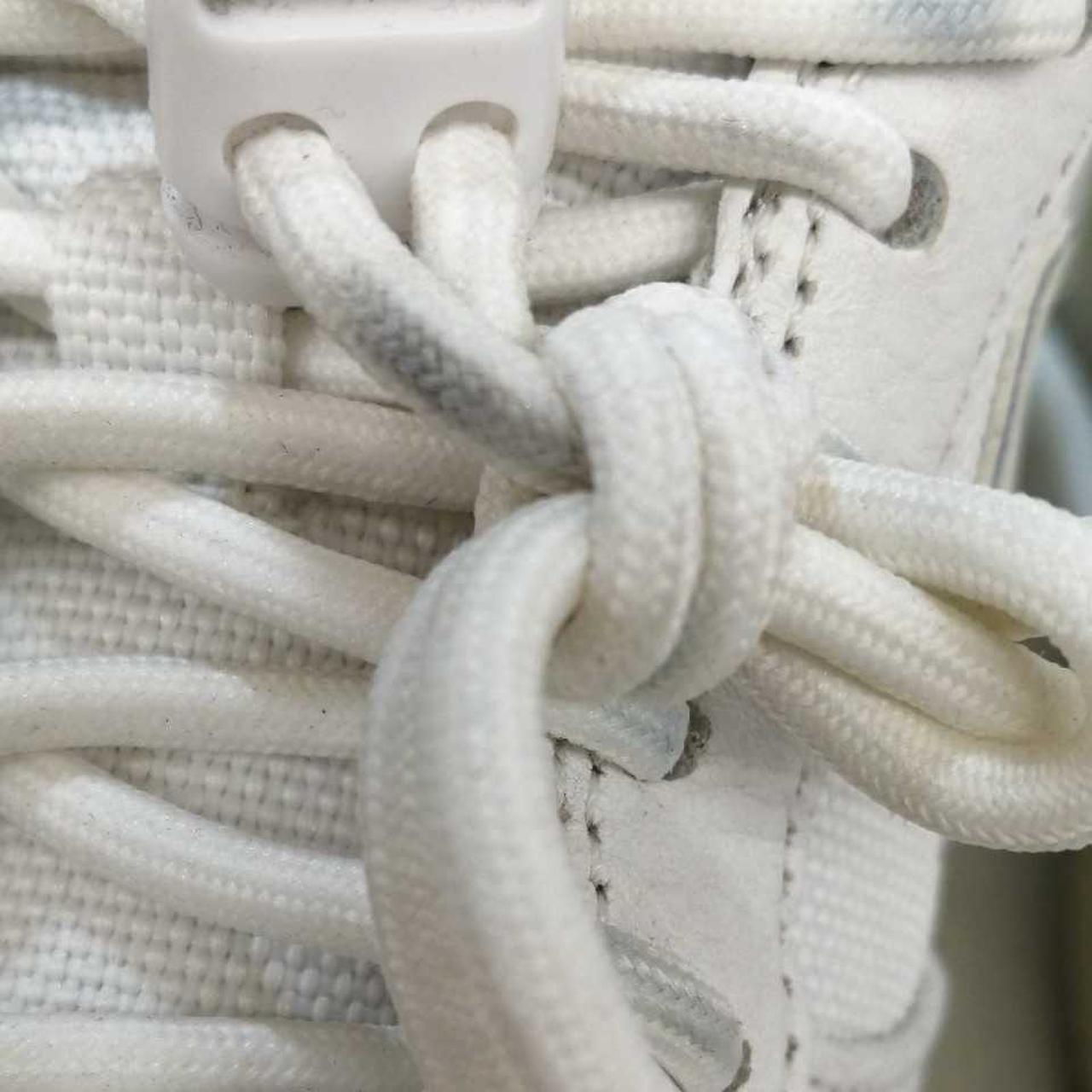 紐部分に汚れあります