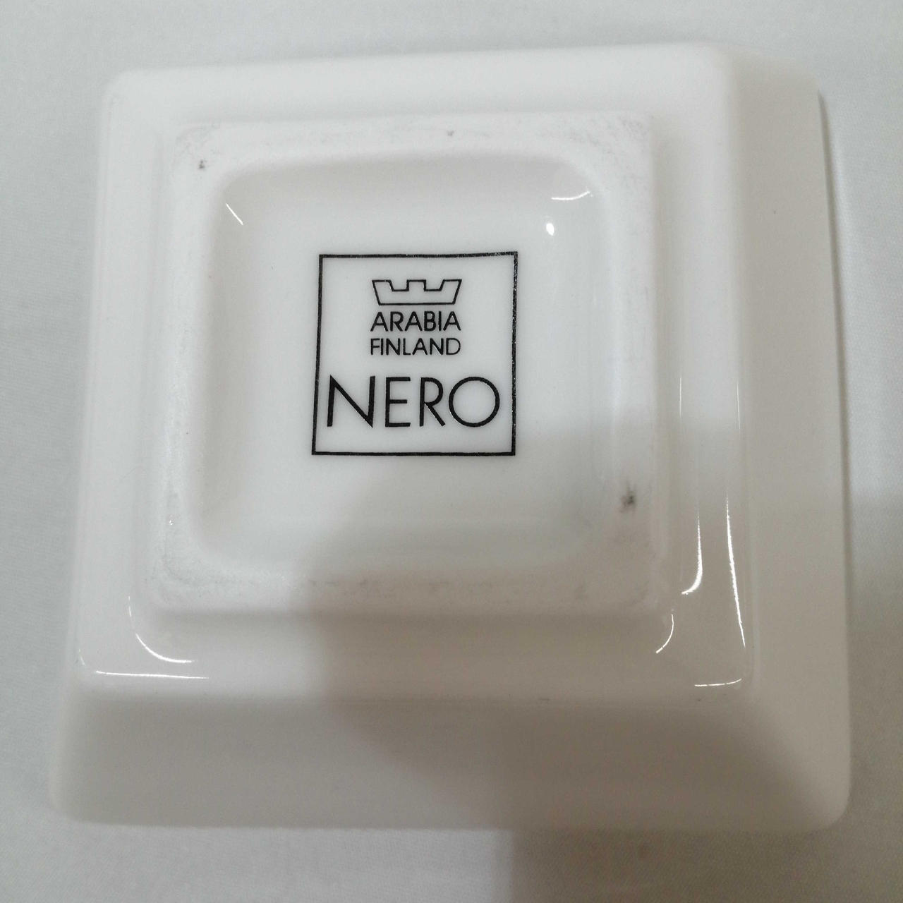 裏側汚れあり。