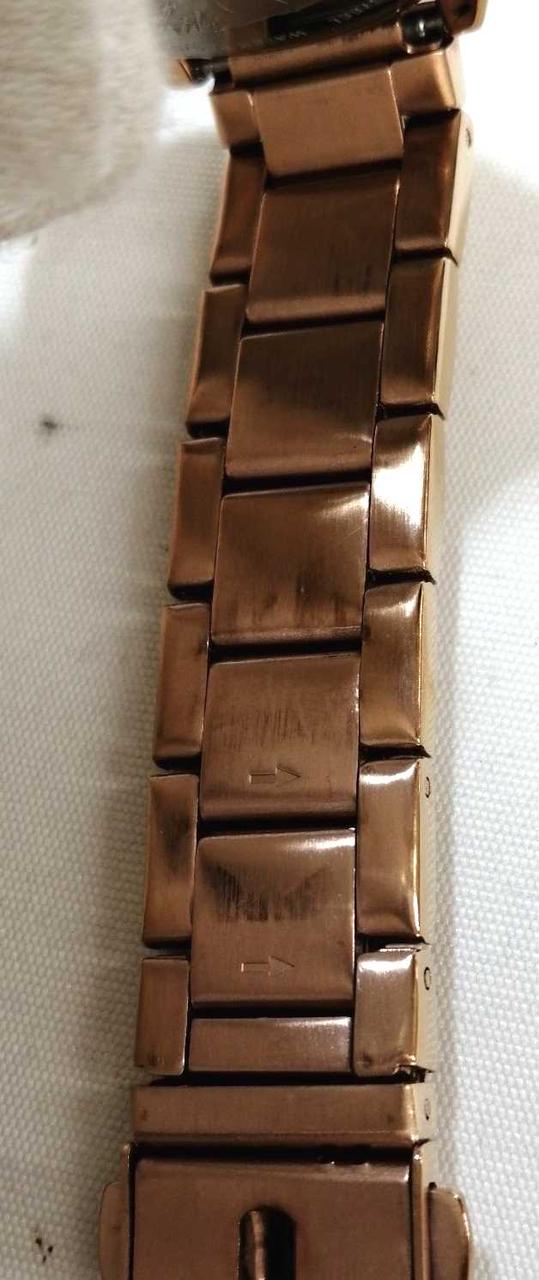 ベルトの裏に汚れあります