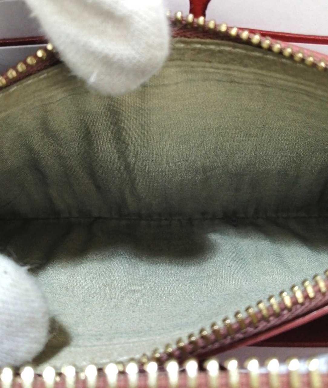 小銭入れの内側に汚れあります