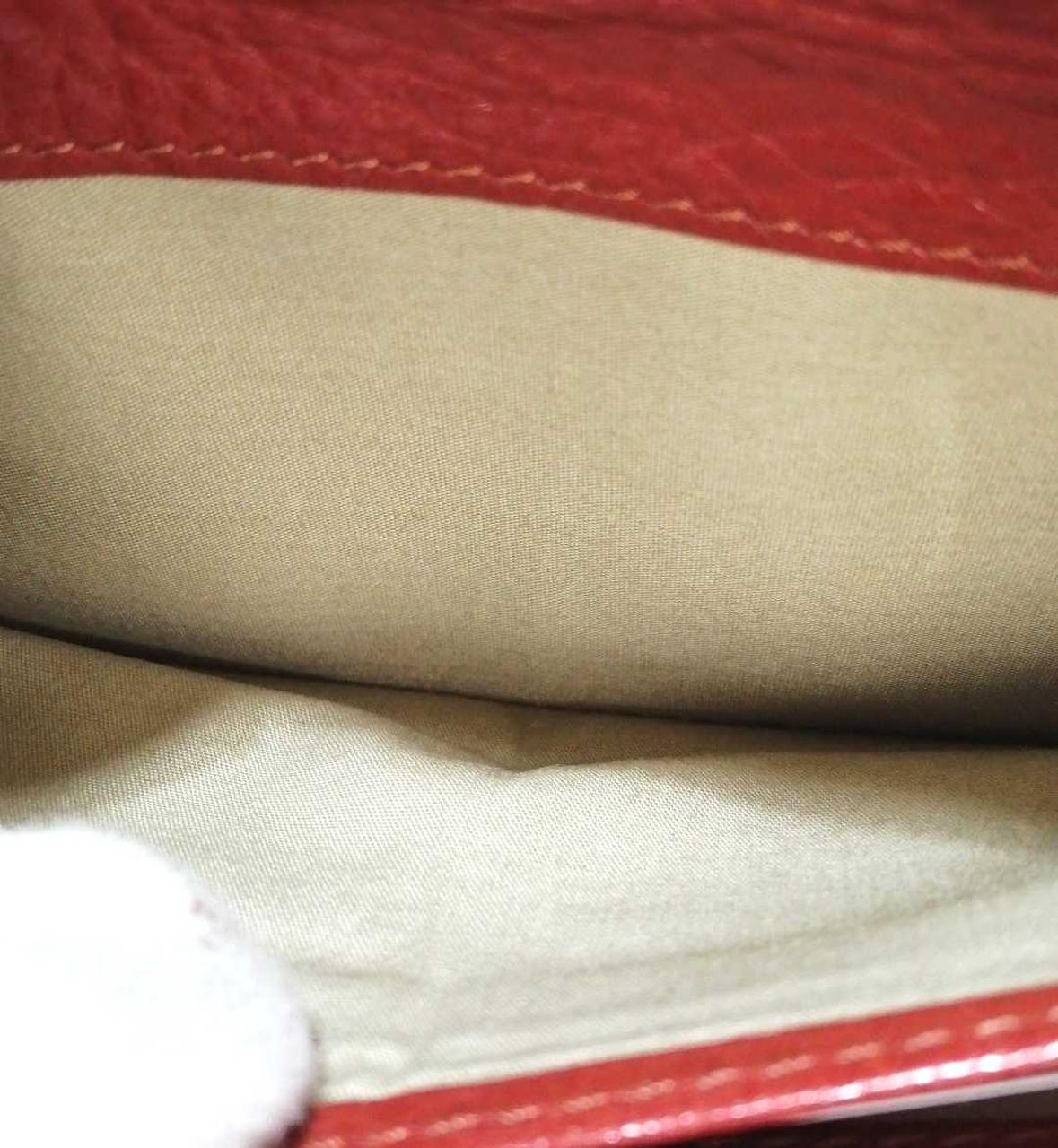 お札入れの内側に汚れあります