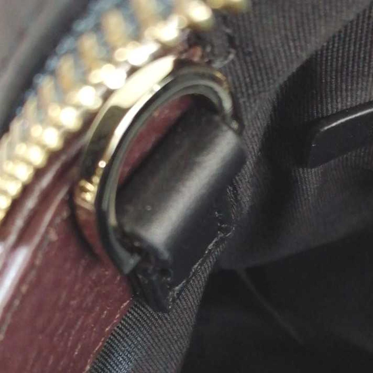 ショルダーベルトを付ける金具あります