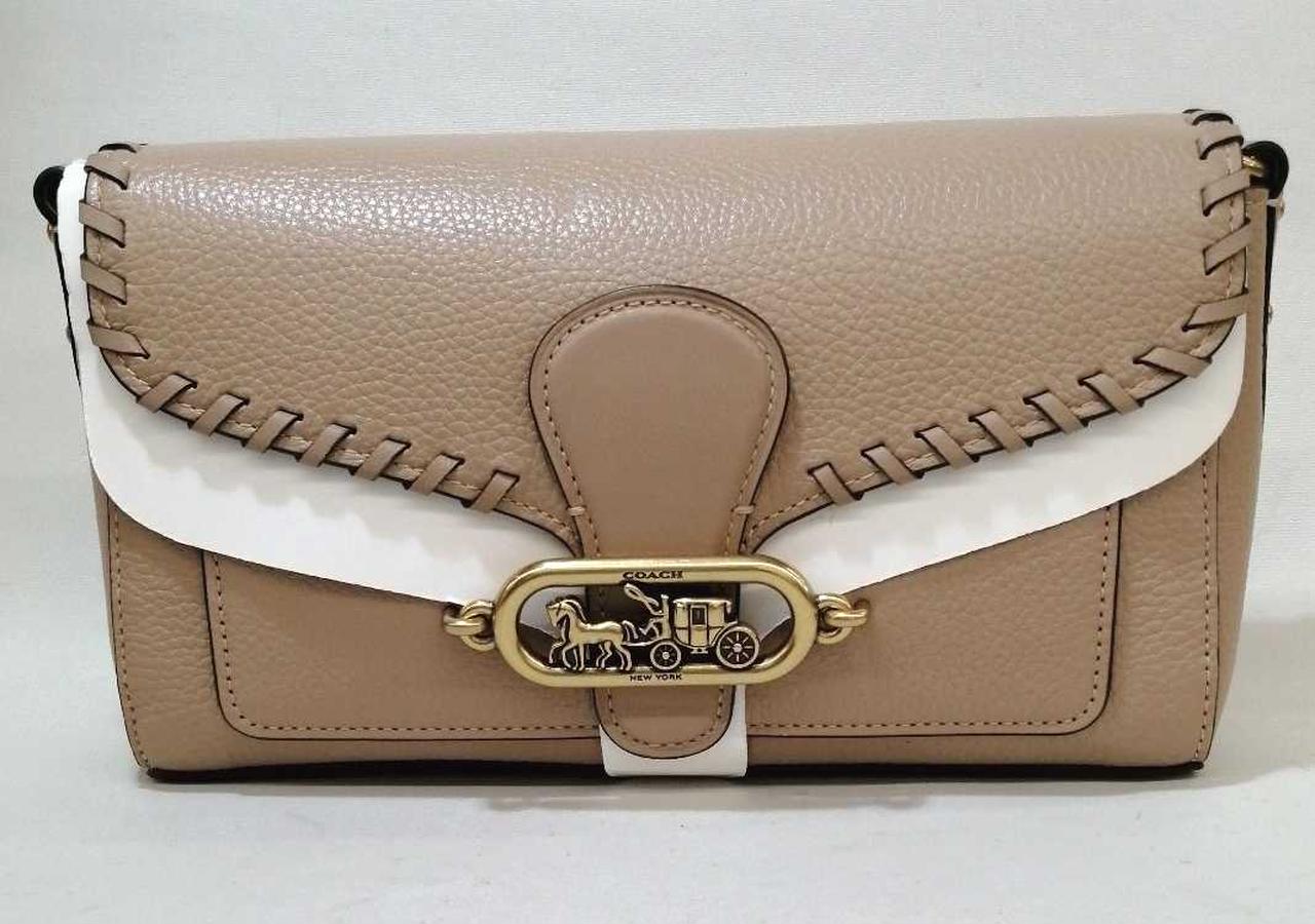 正面
白いのは模様ではなくカバーです