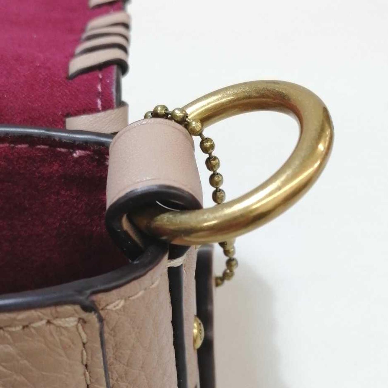 ショルダーベルトを付ける金具あります