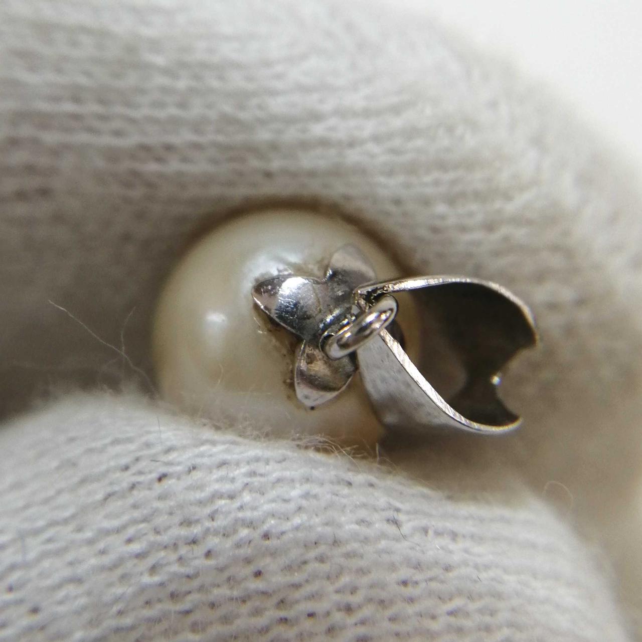 石と金具部分に汚れあります