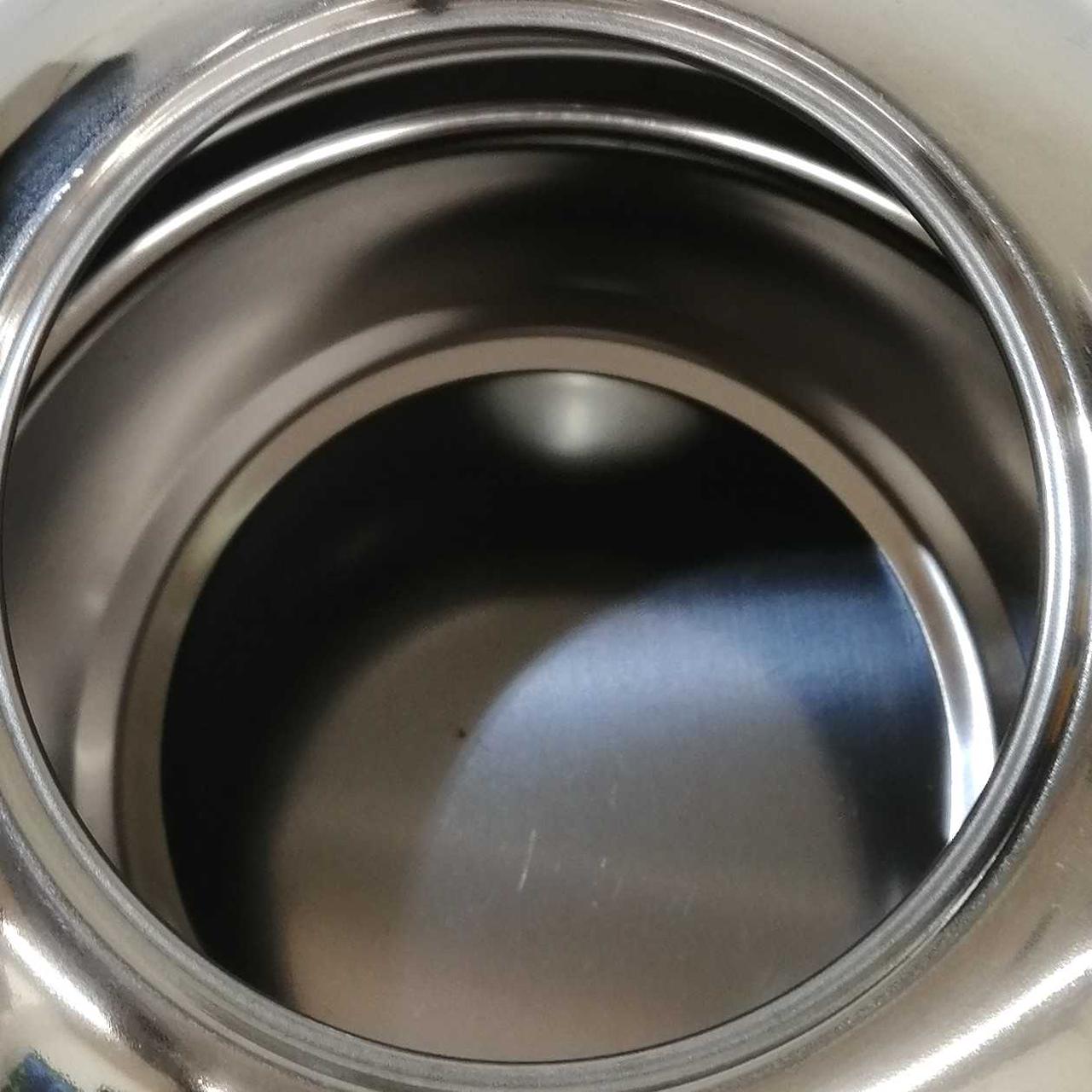 内側
小さな汚れあります