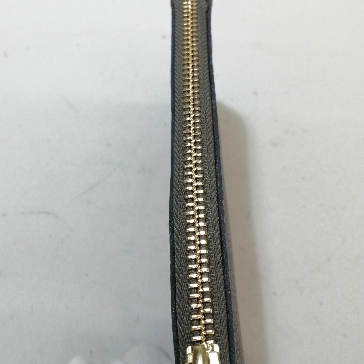 チャック横に少し剥がれあります