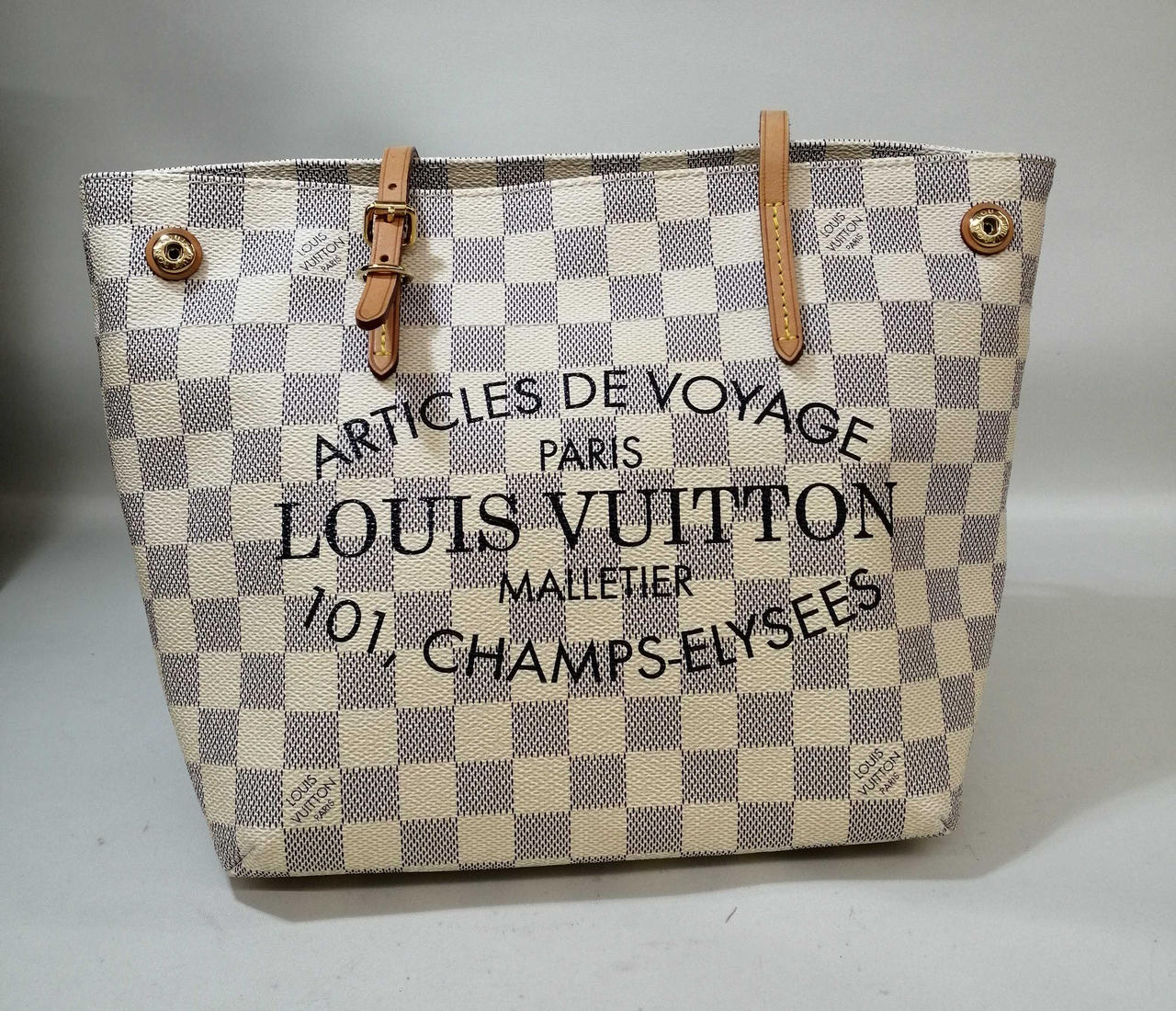 分かりづらいですがマチ部分に色焼け有り