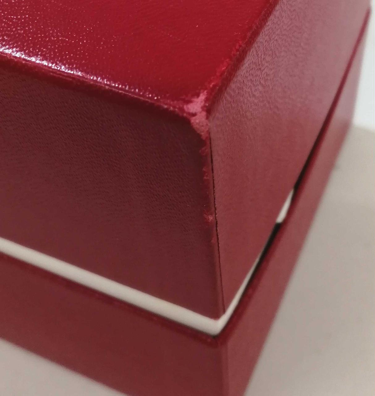 箱に傷みあります