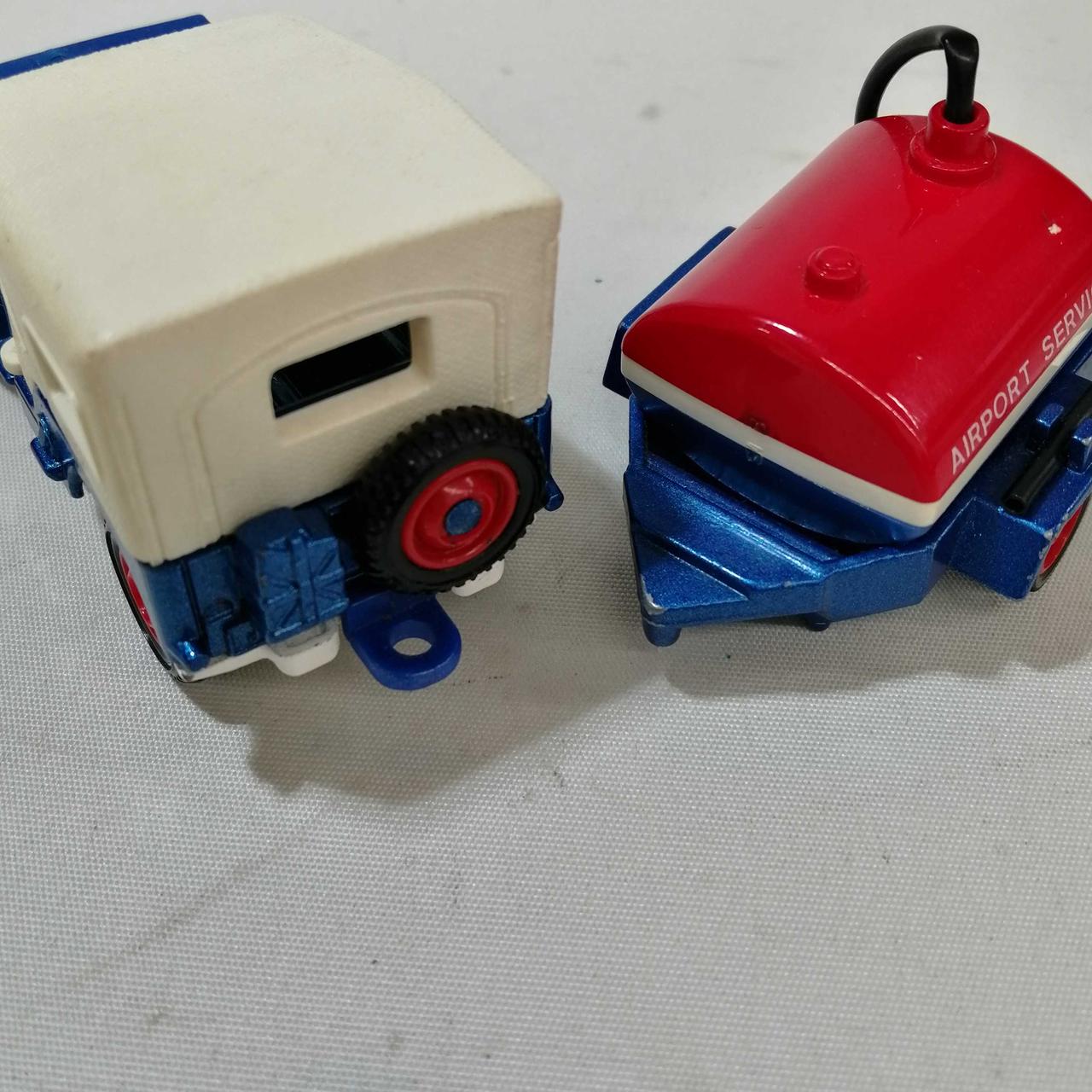 前の車両と後ろの車両外せます