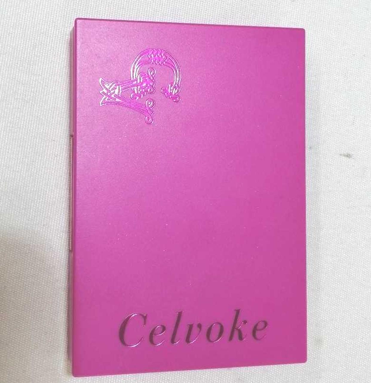 アイシャドウ本体正面