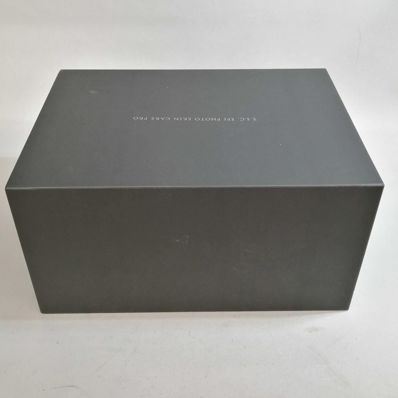 箱にキズ、汚れあります