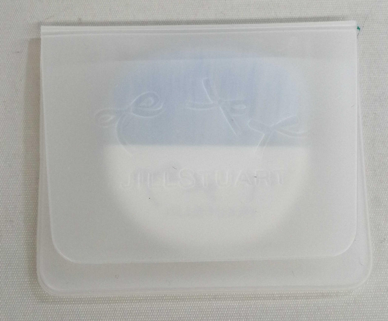 ブラシ　容器に入っています